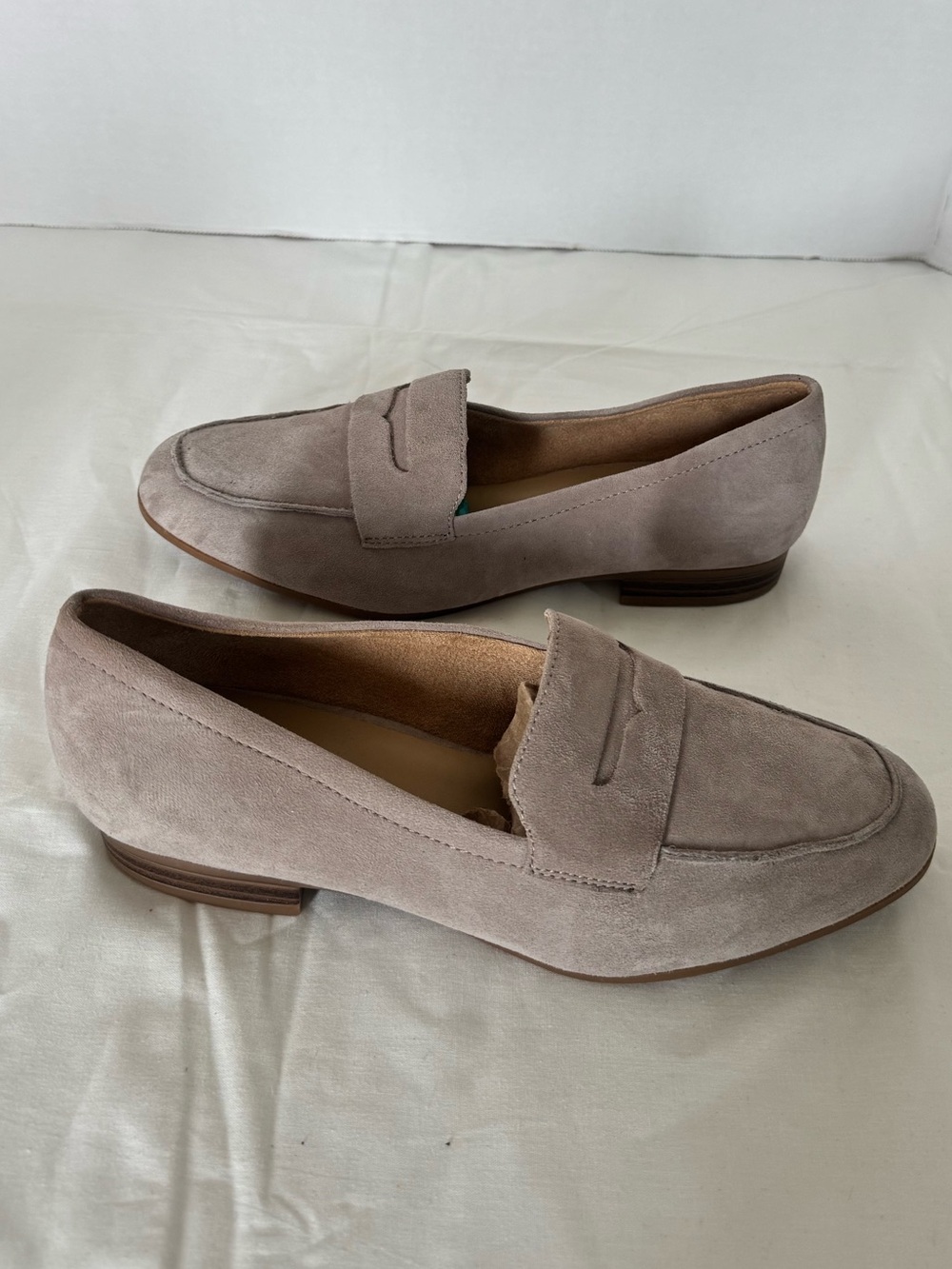 Naturalizer Women's Suede Loafers in Taupe Size 6